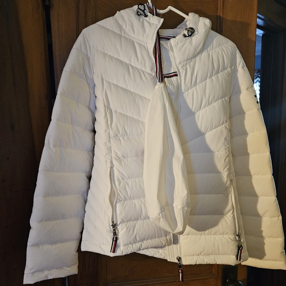 Tommy Hilfiger White Hooded Puffer Jacket with Flag Trim